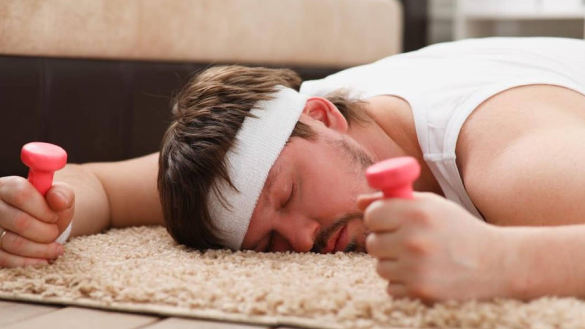 النوم أم الرياضة أولا؟ العلم يجيب ويكشف استحالة الجمع بينهما أحيانا