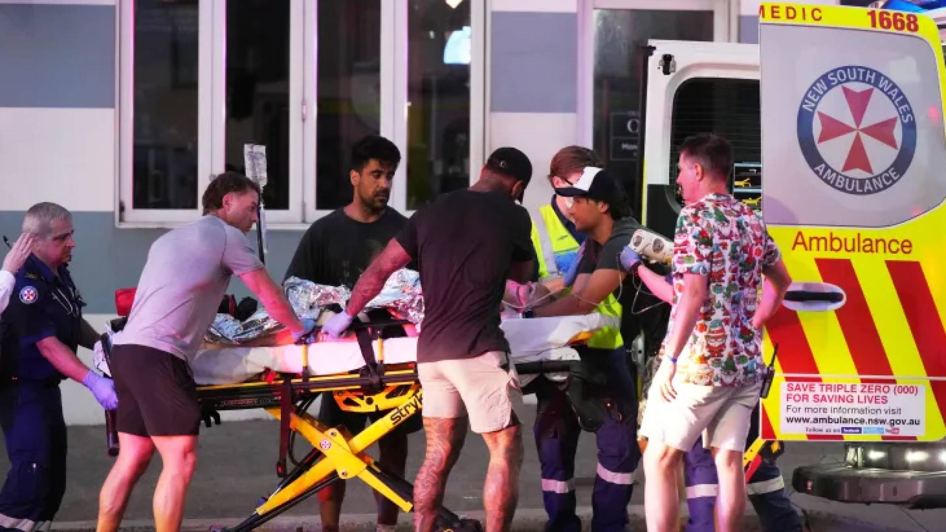 من هو "أحمد الأحمد" الذي خطف السلاح وأوقف هجوم سيدني وأبهر أستراليا؟.. فيديو