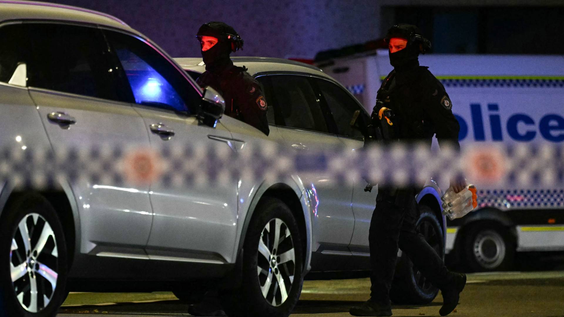 الشرطة الأسترالية: 10 قتلى وعدد من المصابين في إطلاق نار خلال احتفالات عيد الحانوكا بشاطئ بوندي.. فيديو