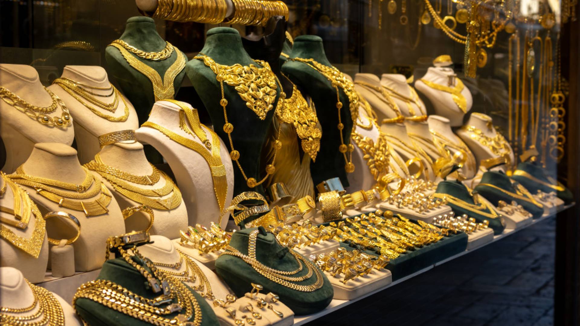 أسعار الذهب في مصر: عيار 21 يستقر وعيارات أخرى تتبع تحركات السوق العالمية