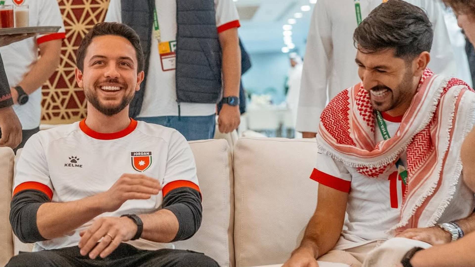 لقاء راقٍ وبسيط: يزن النعيمات يعبر عن فخره بلقاء سمو ولي العهد والأمير هاشم 