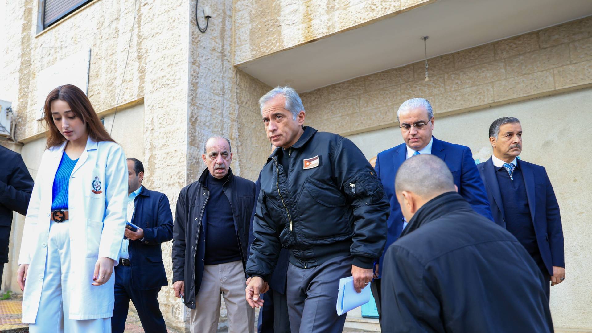 رئيس الوزراء يتفقد مواقع صحية في محافظة البلقاء ويوجه بصيانة عاجلة لمركز صحي صافوط 