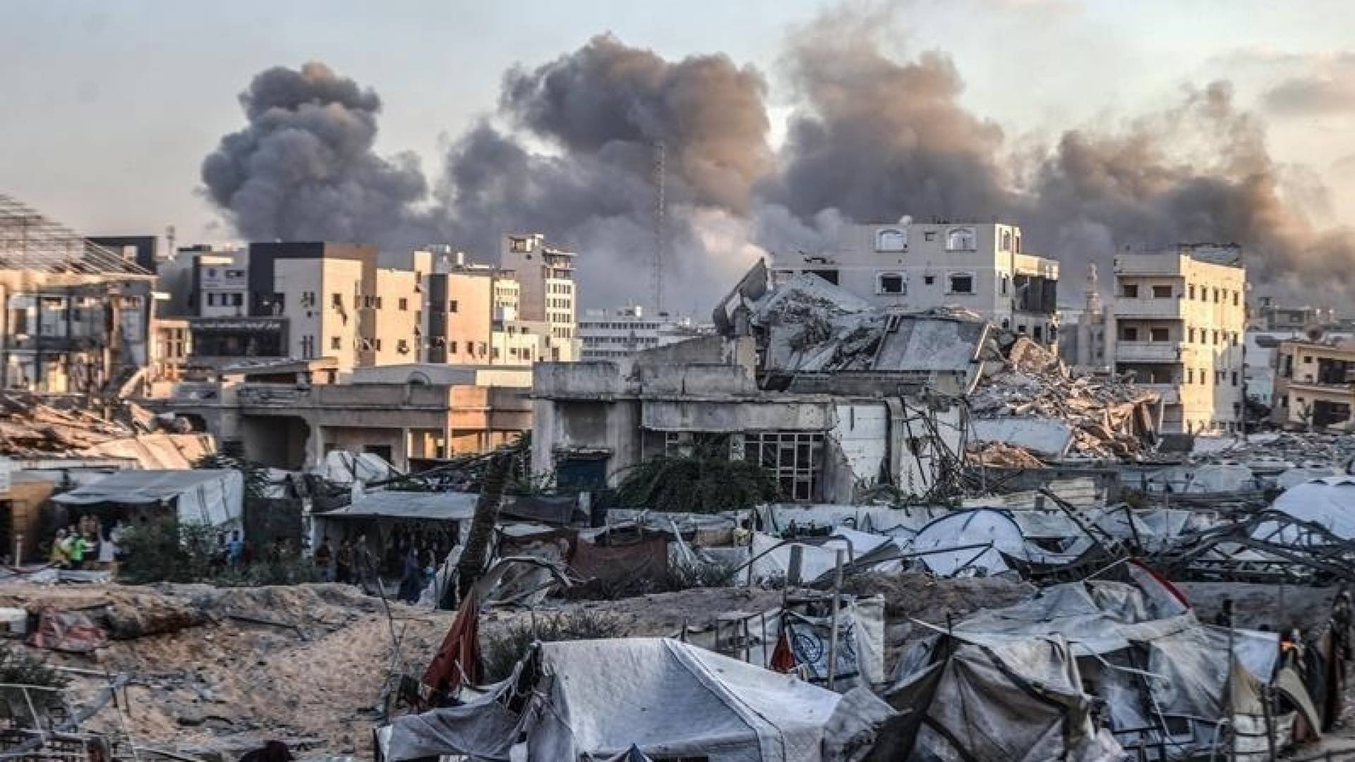 جيش الاحتلال يشن غارات على شرق مدينة غزة وسط خروقات مستمرة