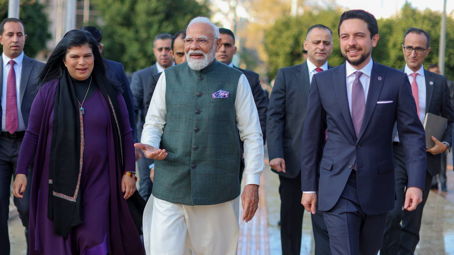 ولي العهد يصطحب رئيس الوزراء الهندي في زيارة إلى متحف الأردن. - فيديو و صور