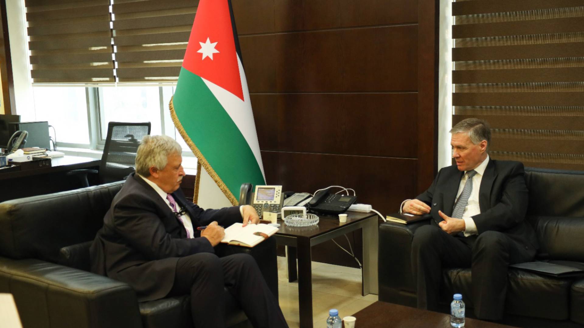 الأردن وبريطانيا تبحثان تطوير قطاع النقل وتعزيز التعاون بين البلدين