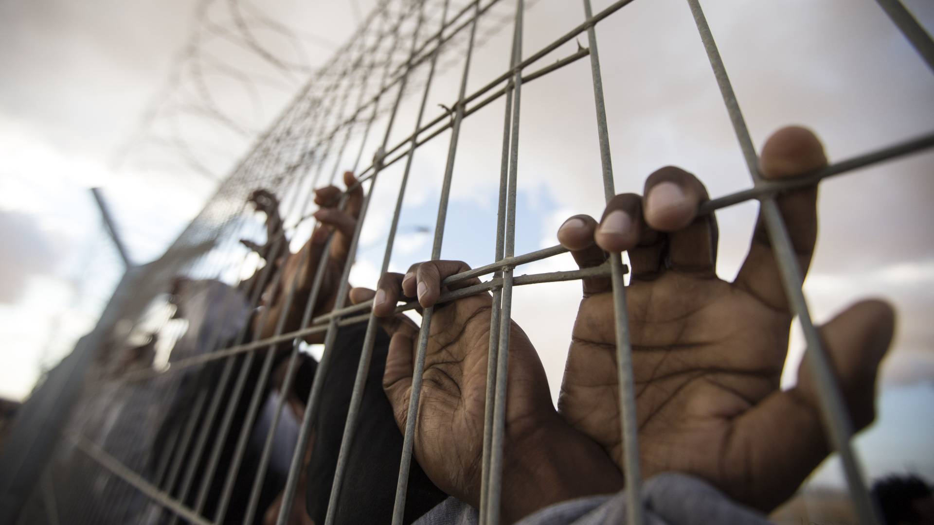 أكثر من 9 آلاف أسير ومعتقل فلسطيني في سجون الاحتلال