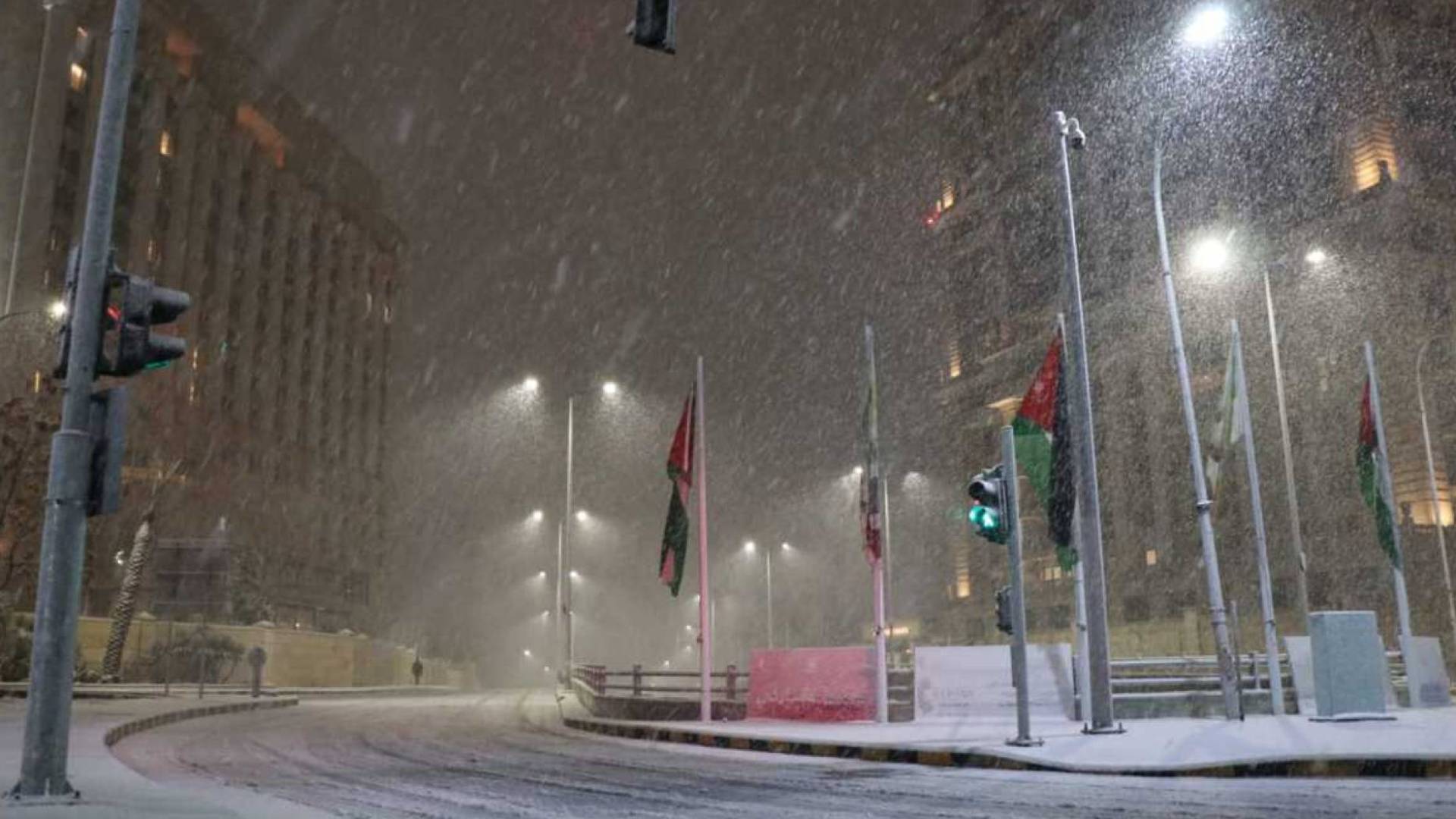 "طقس العرب" يوضح ملامح المنخفض القادم ويكشف حالة الأجواء تزامنا مع عودة "النشامى" الجمعة