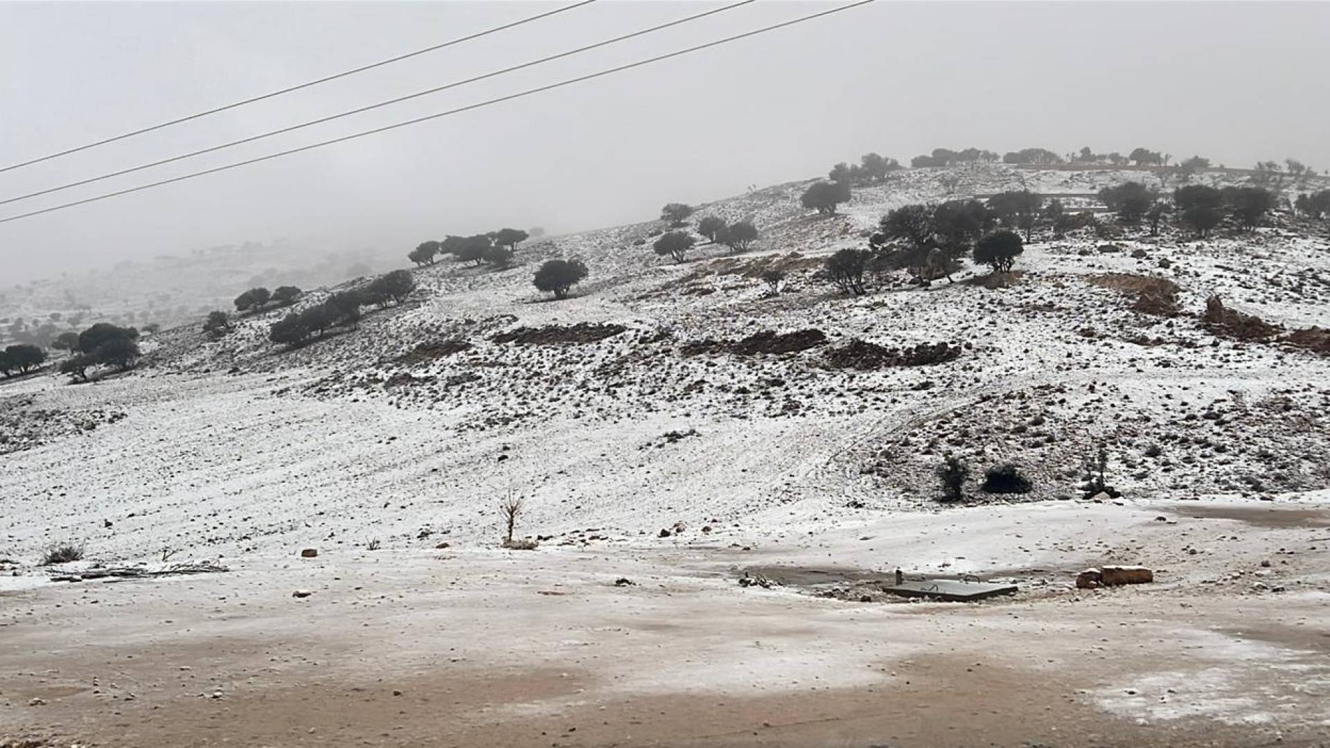 الأردن على موعد مع "الزائر الأبيض".. سحب ماطرة وثلوج متوقعة فوق المرتفعات الجنوبية -فيديو