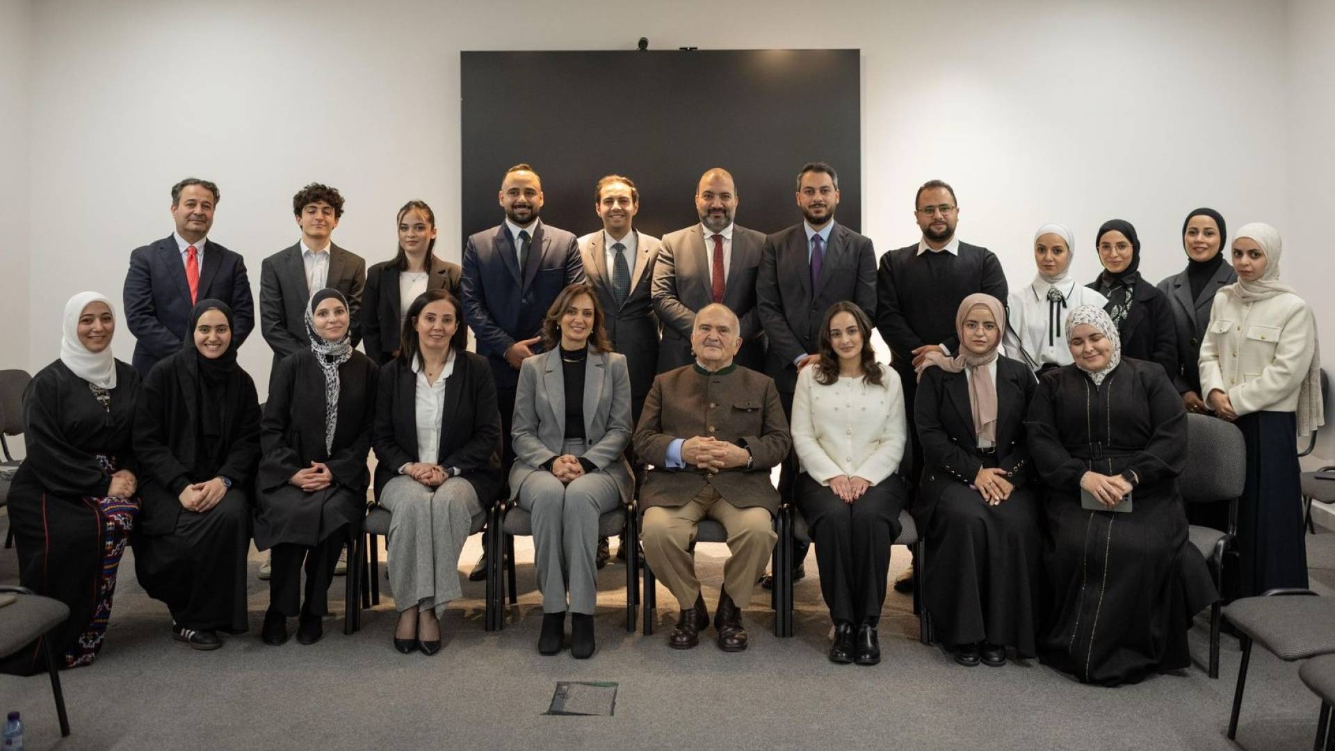 الأمير الحسن بن طلال يزور معهد السياسة والمجتمع ويؤكد على محورية "العنصر البشري" في التطوير