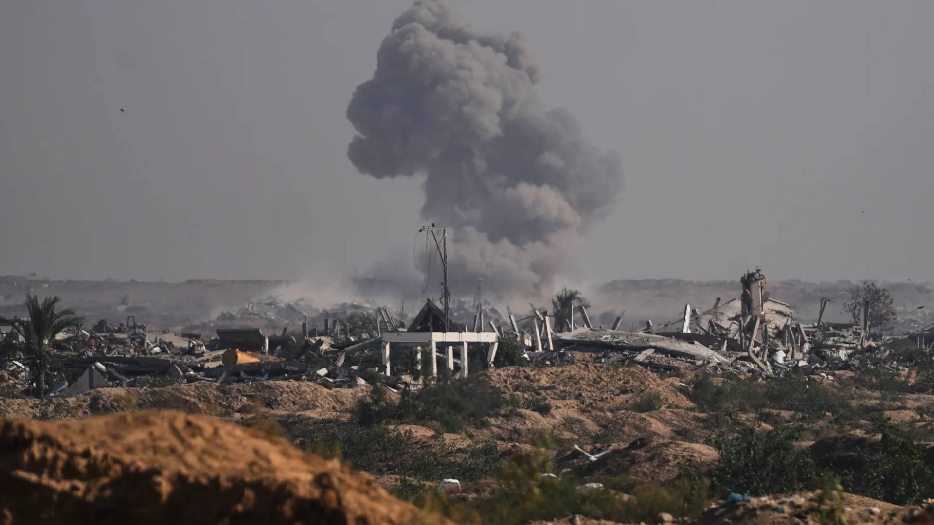 قصف جوي وبحري مكثف.. الاحتلال يصعد هجماته شرق خان يونس ورفح