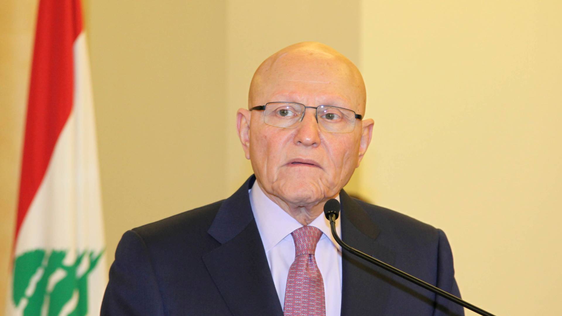 مستثمر أردني يقع فريسة عملية تهريب أموال يقودها رئيس وزراء لبناني أسبق مع أخيه وزوجته.. التفاصيل