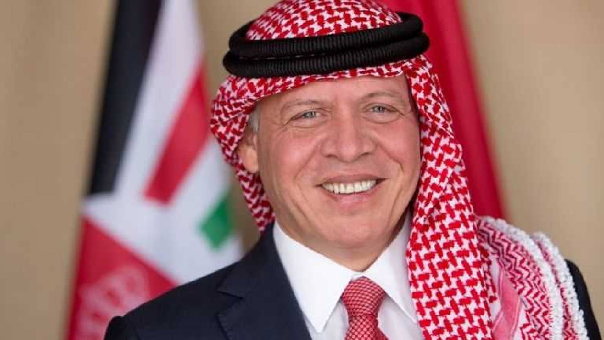 الملك يهنئ أمير دولة الكويت بذكرى توليه مقاليد الحكم