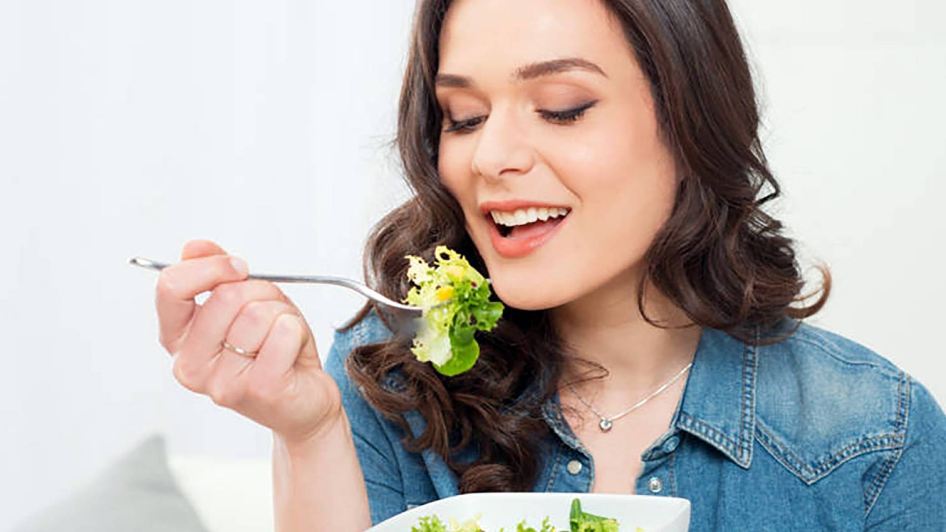 خبيرة تغذية تحذر: تفويت الوجبات اليومية يدمر "الأيض" ويسبب اختلالا هرمونيا