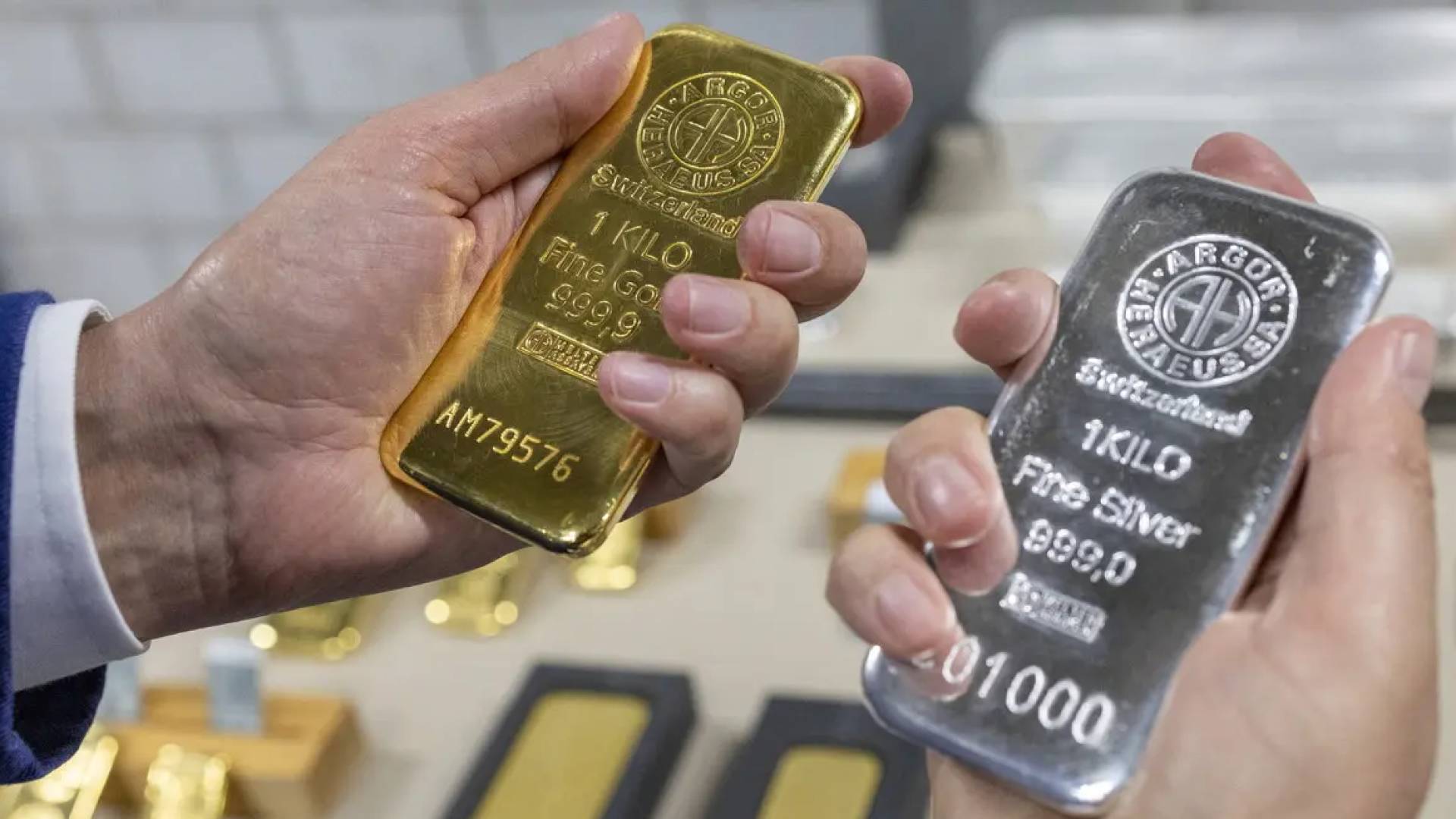 تراجع أسعار الذهب عالميا مع انحسار ضغوط التضخم والفضة تواصل أداءها القياسي