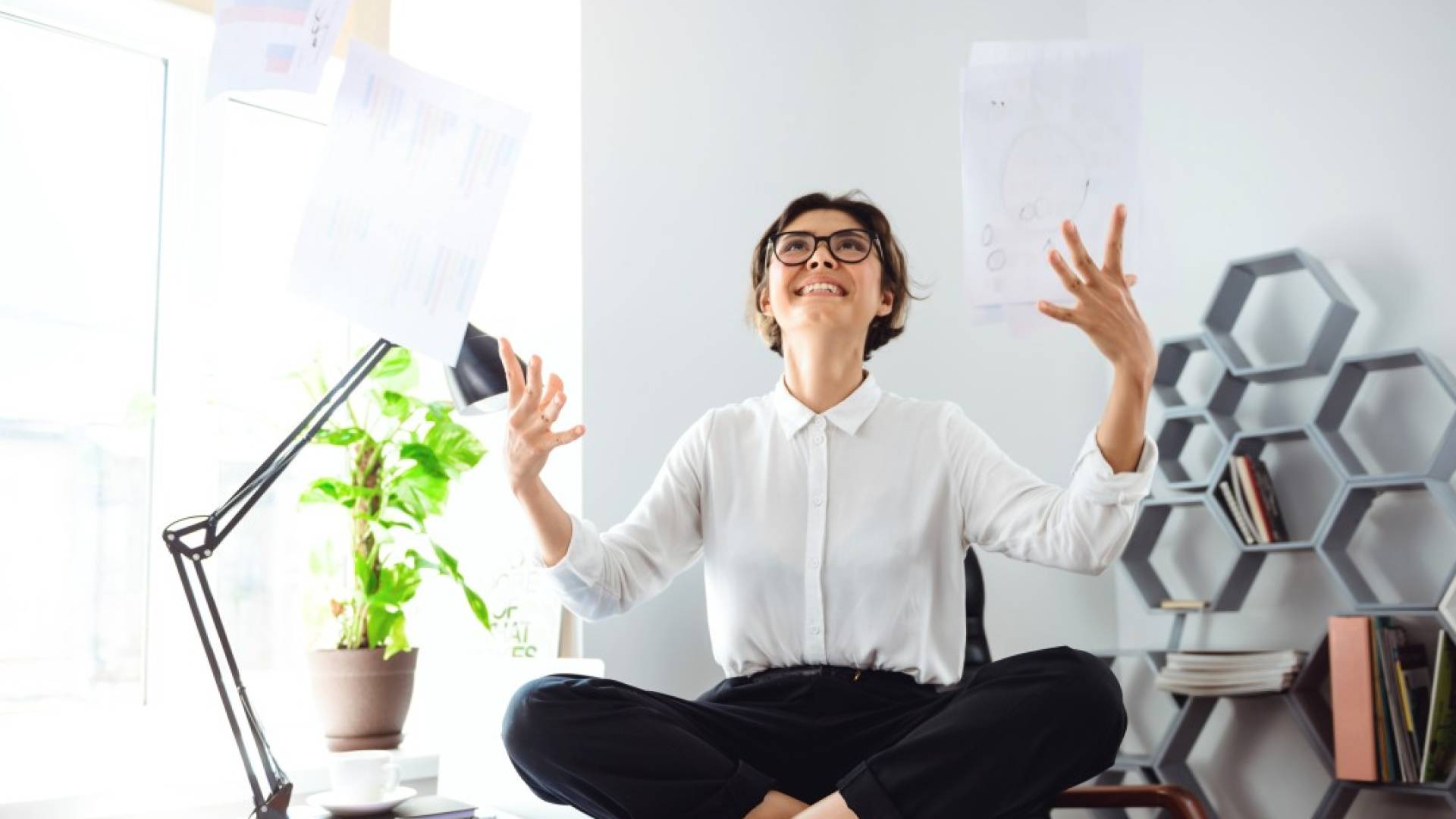 صحتك أولا.. نصائح يومية لتعزيز طاقتك ورفاهيتك في العمل 