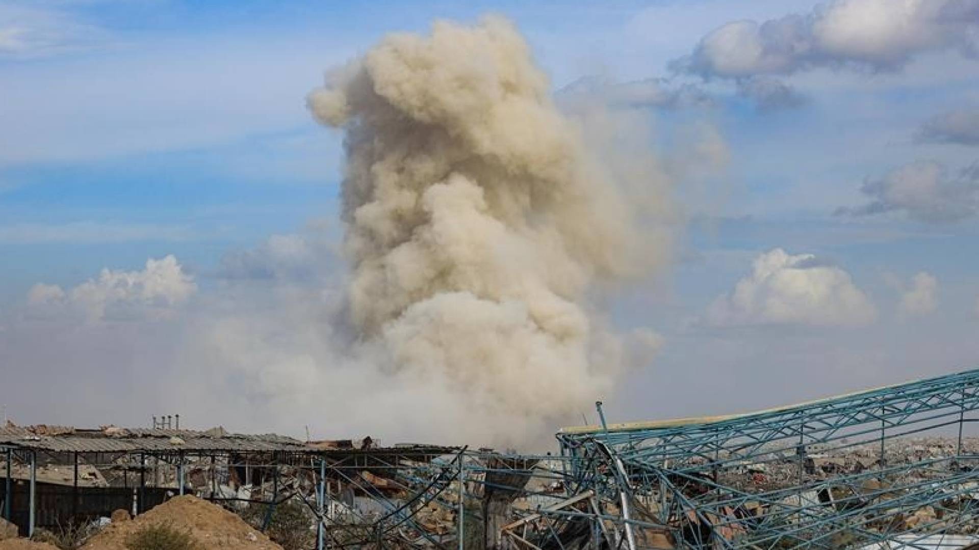 استشهاد 4 فلسطينيين بينهم سيدة بغارات جيش الاحتلال على شرق خانيونس خلال 24 ساعة 