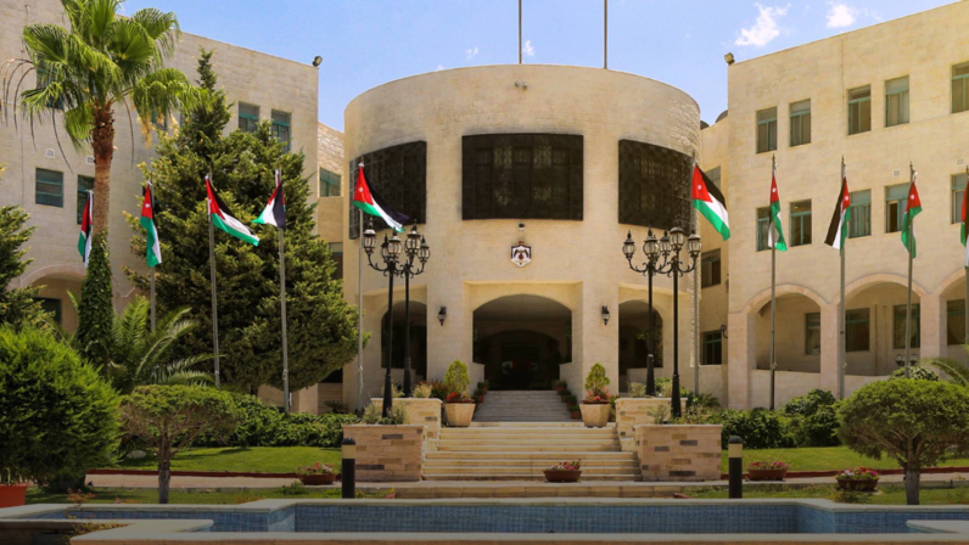 وزارة الخارجية: الأردن يرحب بإلغاء "قانون قيصر" ويثمن قرار ترمب برفع العقوبات عن سوريا