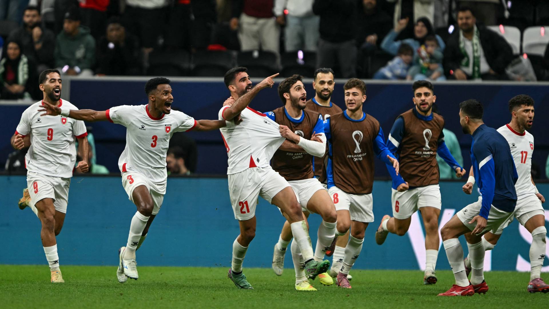 مخاوف "التانغو" تتصاعد.. جماهير الأرجنتين تنحني لـ "النشامى" بعد ملحمة كأس العرب 