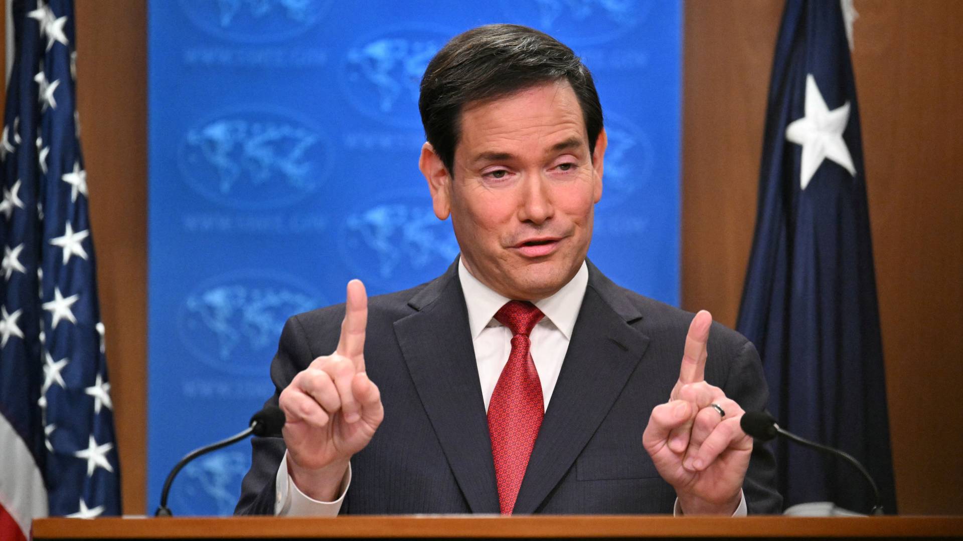 وزير الخارجية الأميركي: تأمين الحدود أولوية وتعليق برامج الهجرة لإعادة التدقيق