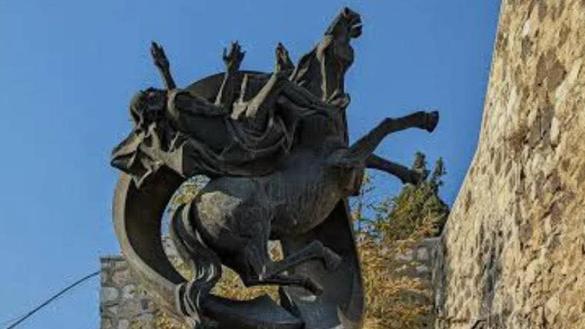 سرقة تمثال القديس مار بولس من مدخل كنيسته في دمشق والسلطات تلاحق الجناة