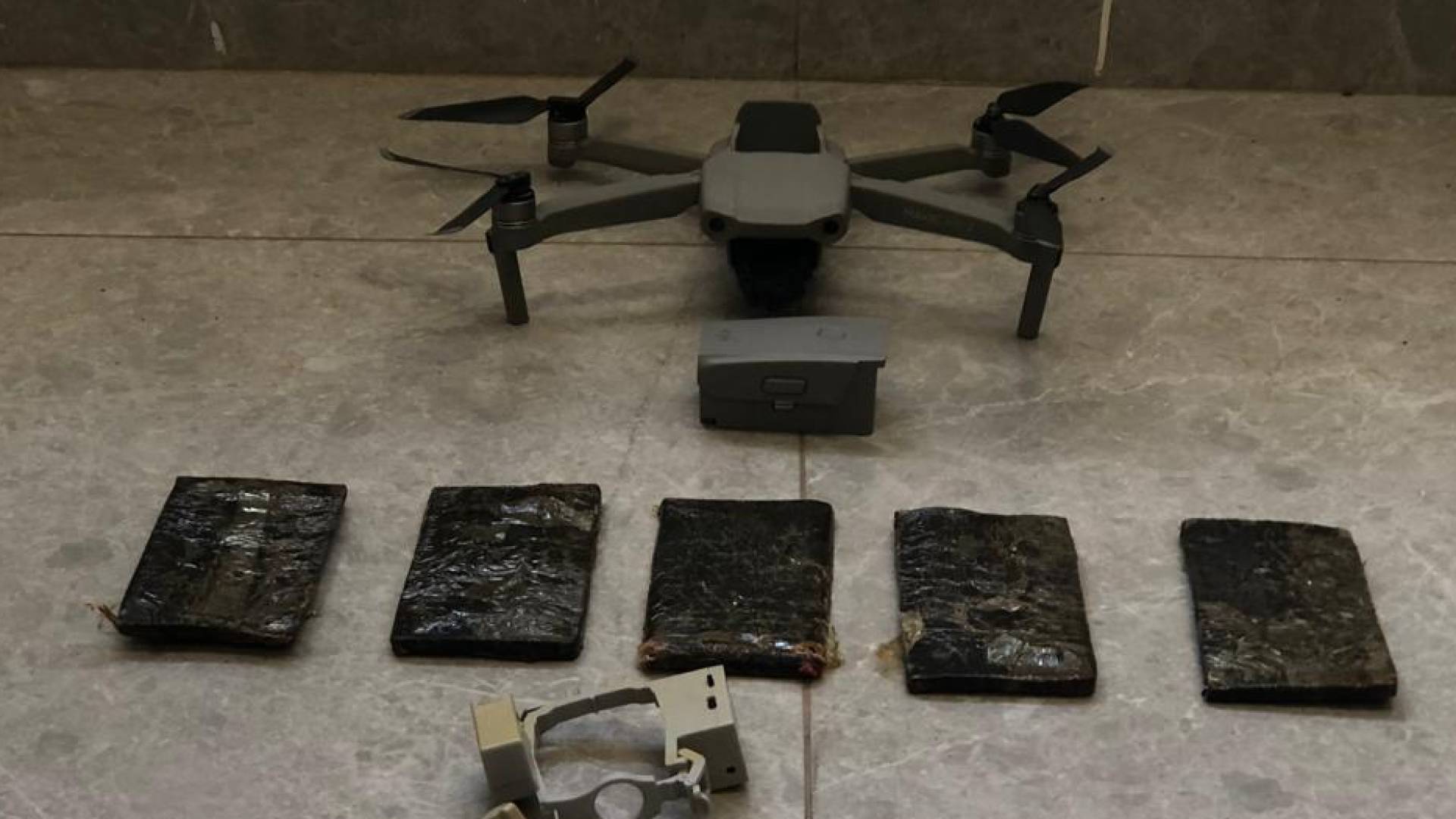 الجيش العربي: المنطقة العسكرية الجنوبية تحبط محاولة تهريب مواد مخدرة بواسطة طائرة مسيرة