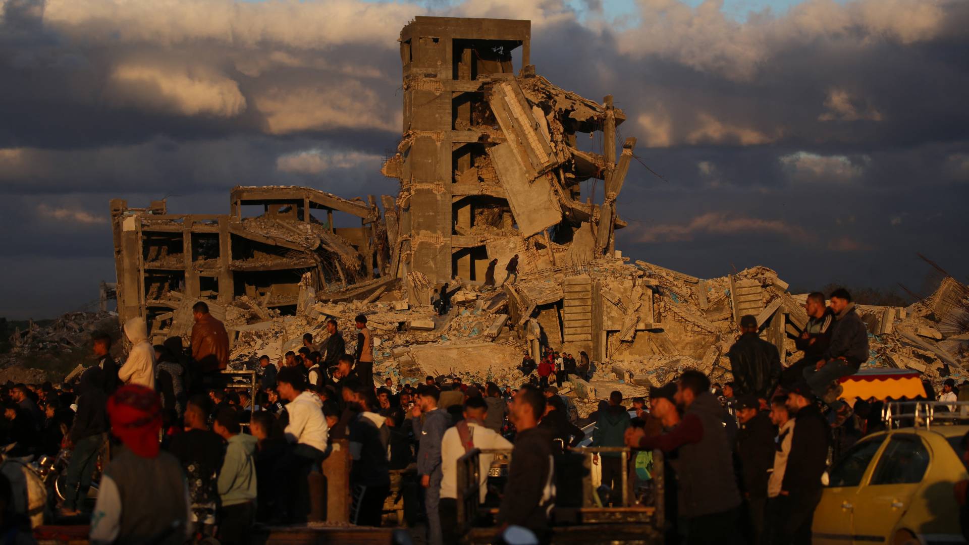 جيش الاحتلال يعرب عن "أسفه" للمساس بالمدنيين و يزعم التحقيق في قصف "حي التفاح"