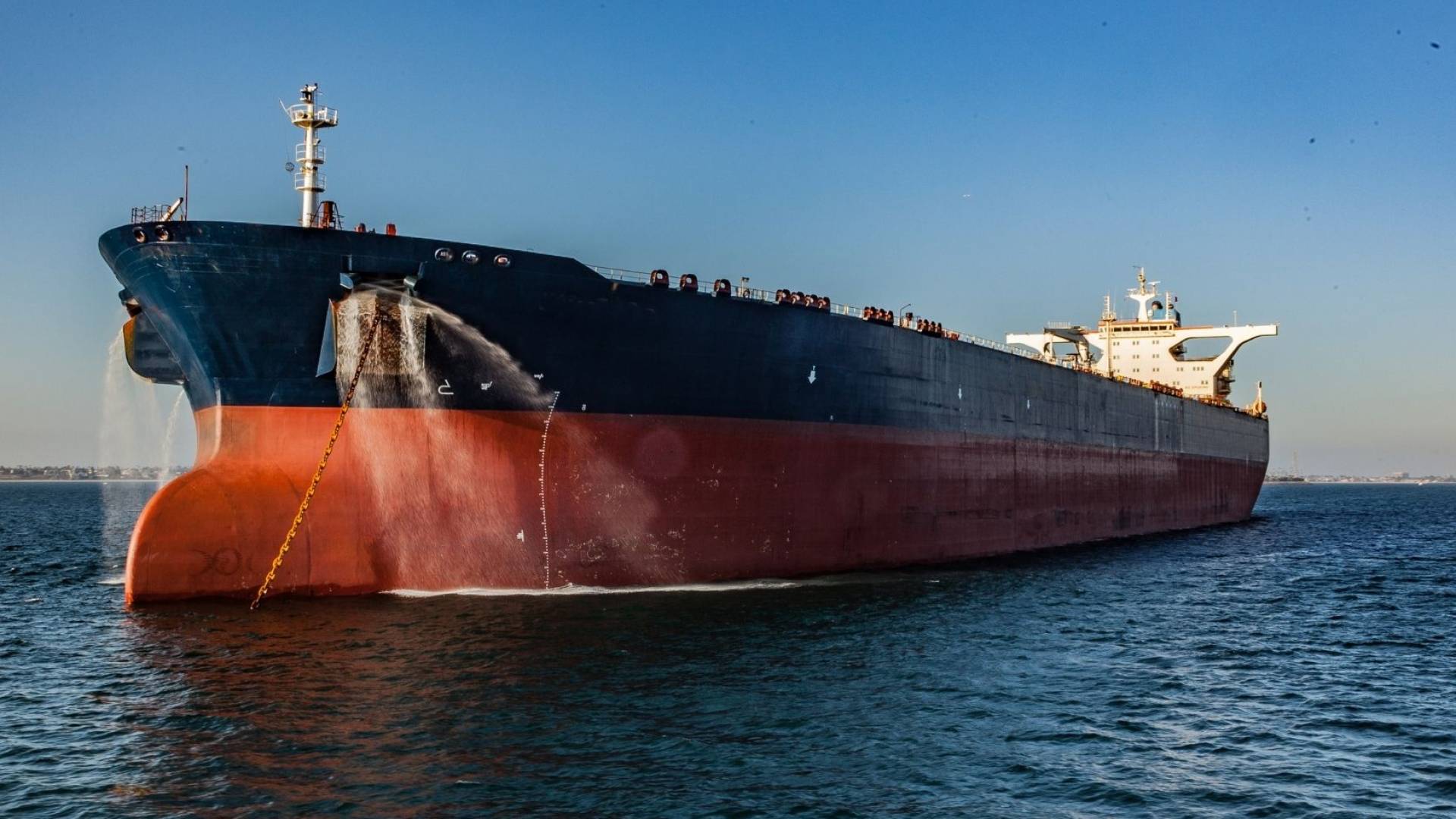 تصعيد أمريكي قبالة فنزويلا.. خفر السواحل يحتجز سفينة جديدة ضمن حملة "فرض الحصار"