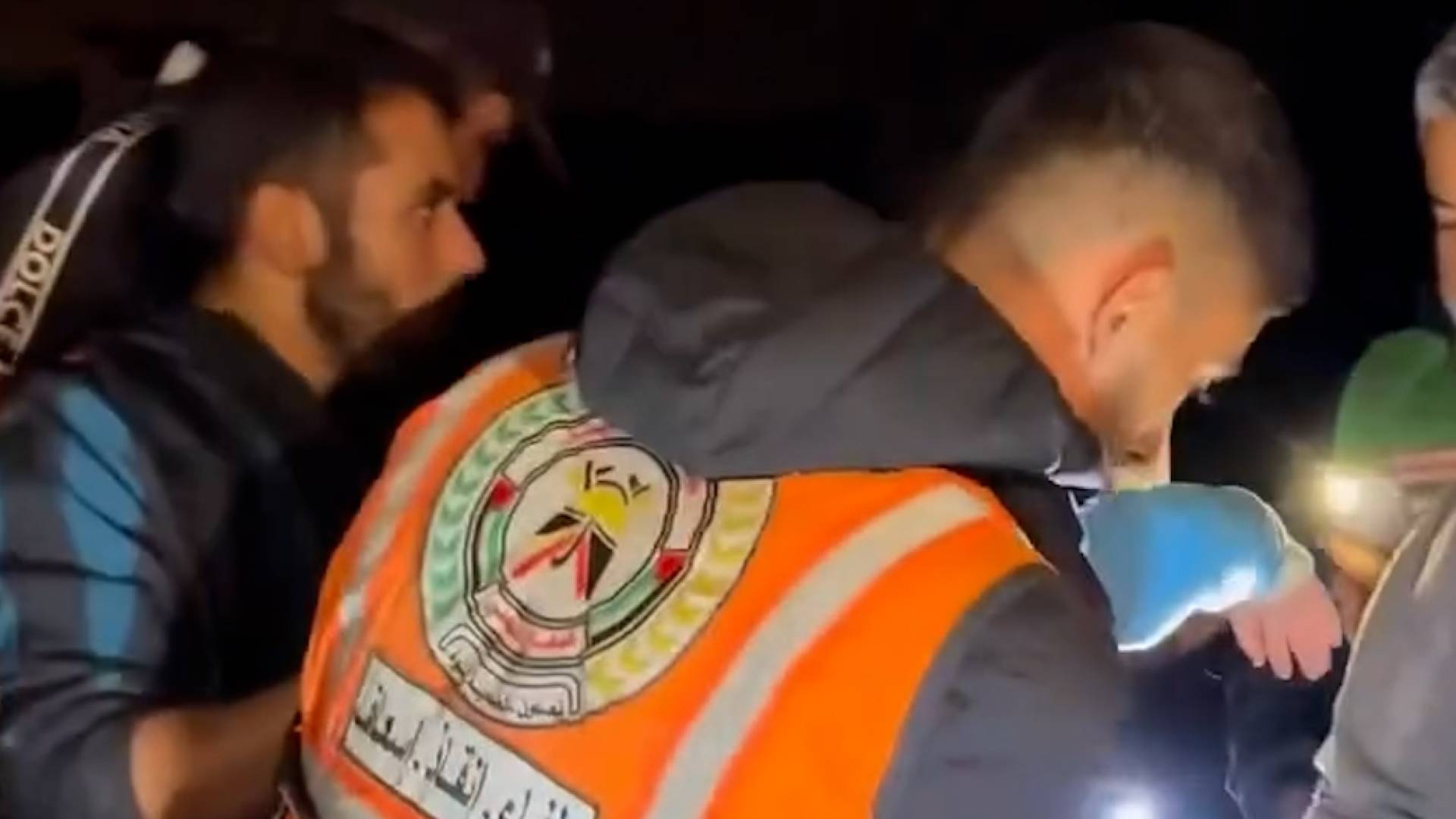 بالفيديو.. كارثة في حي الشيخ رضوان بغزة.. انهيار منزل مأهول فوق رؤوس قاطنيه