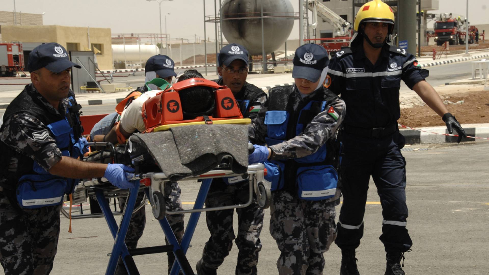 "الدفاع المدني" يتعامل مع آلاف البلاغات.. إنقاذ 3,908 مرضى وإخماد 144 حريقا دون خسائر بشرية في عطلة نهاية الأسبوع