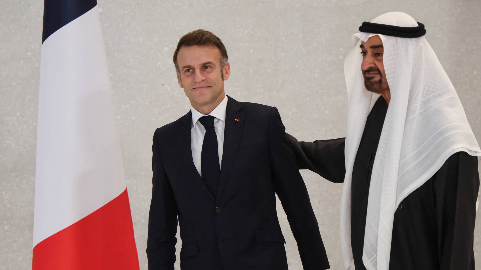 أ ف ب: ماكرون يصل الإمارات في جولة دبلوماسية تستمر لمدة يومين.. فيديو