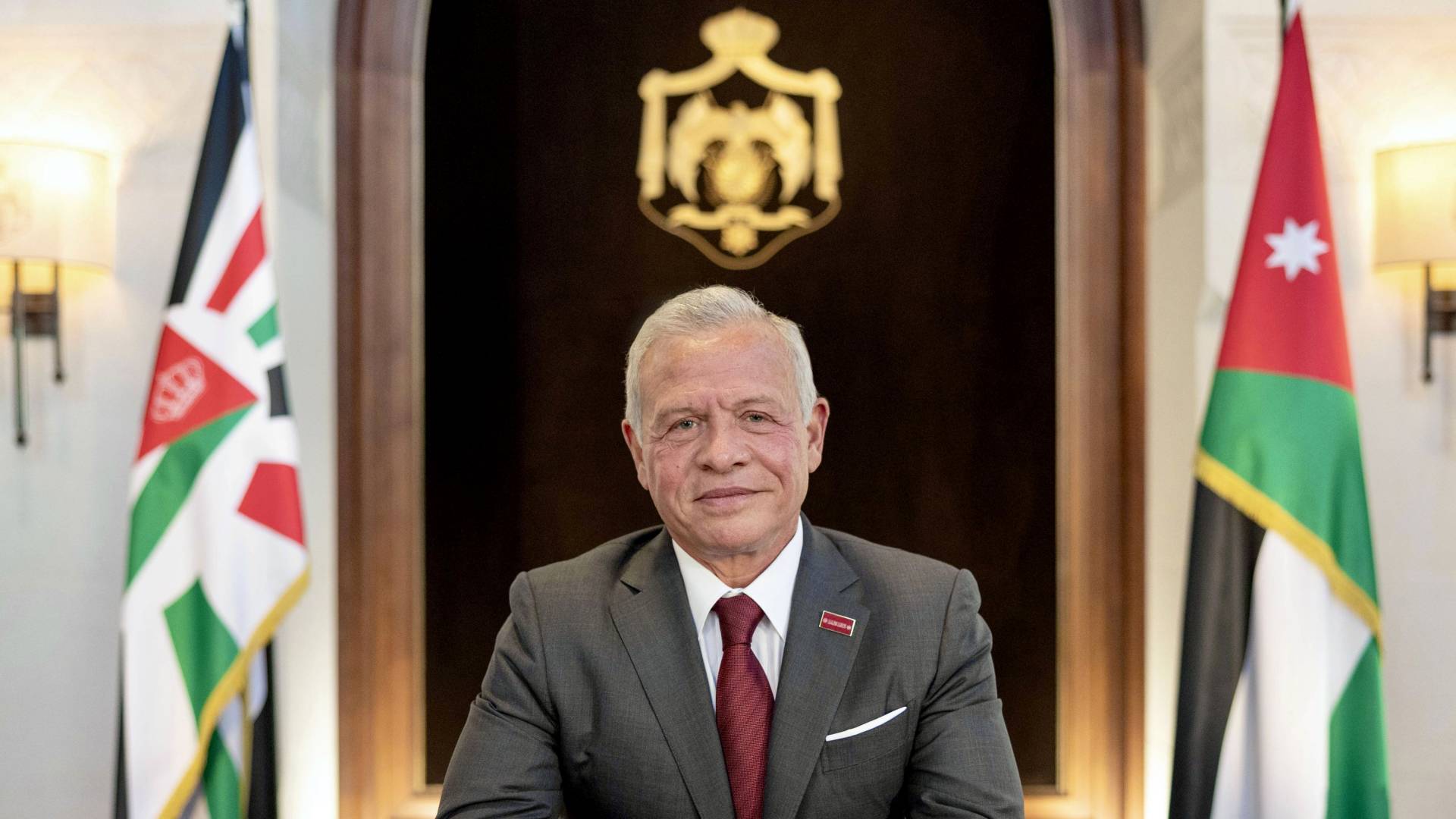 الملك والرئيس الجزائري يبحثان هاتفيا سبل توطيد التعاون