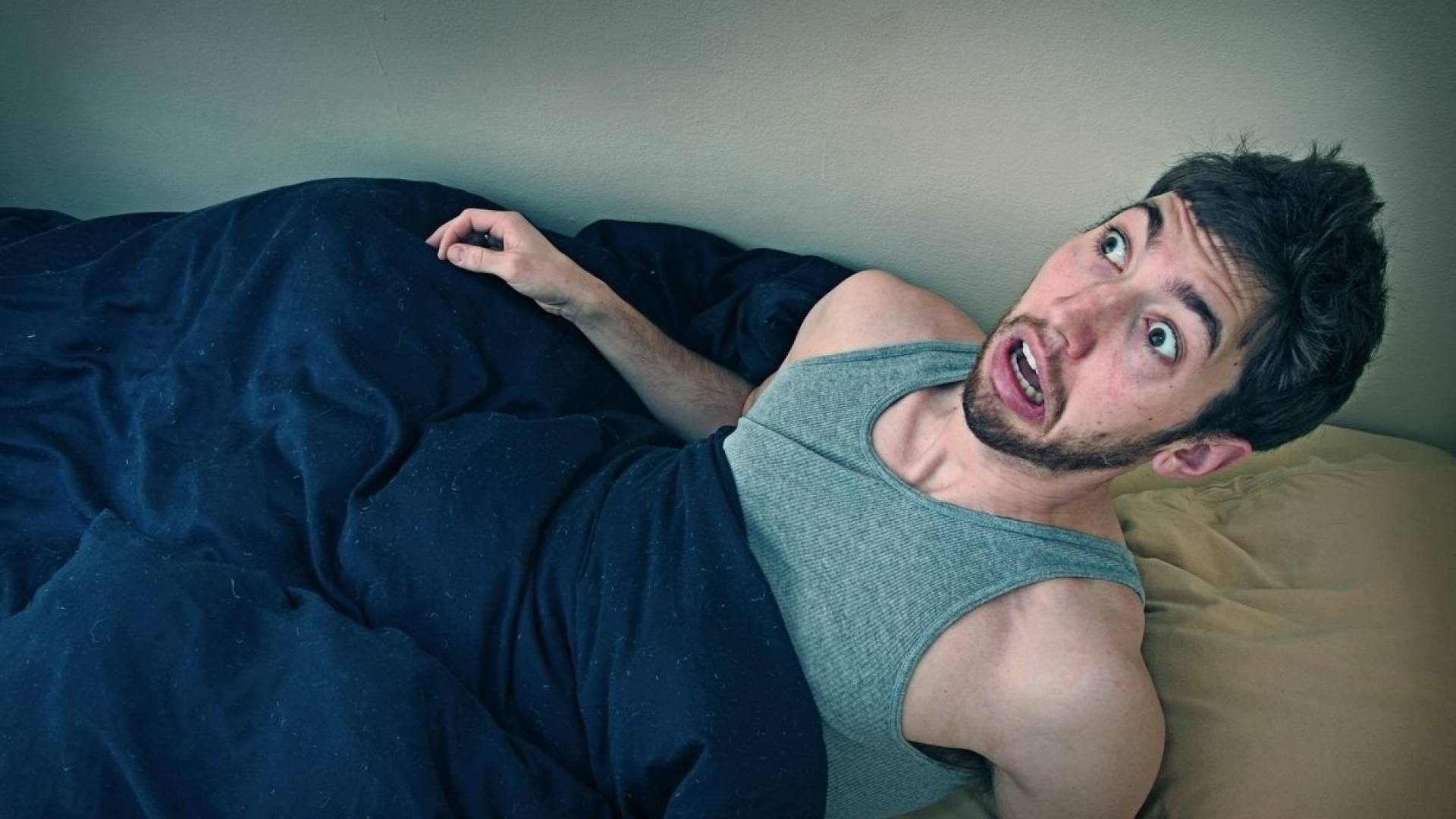 تستيقظ ولا تعرف أين أنت.. خبراء نوم يوضحون أسباب الشعور بالتشوش لحظة الاستيقاظ