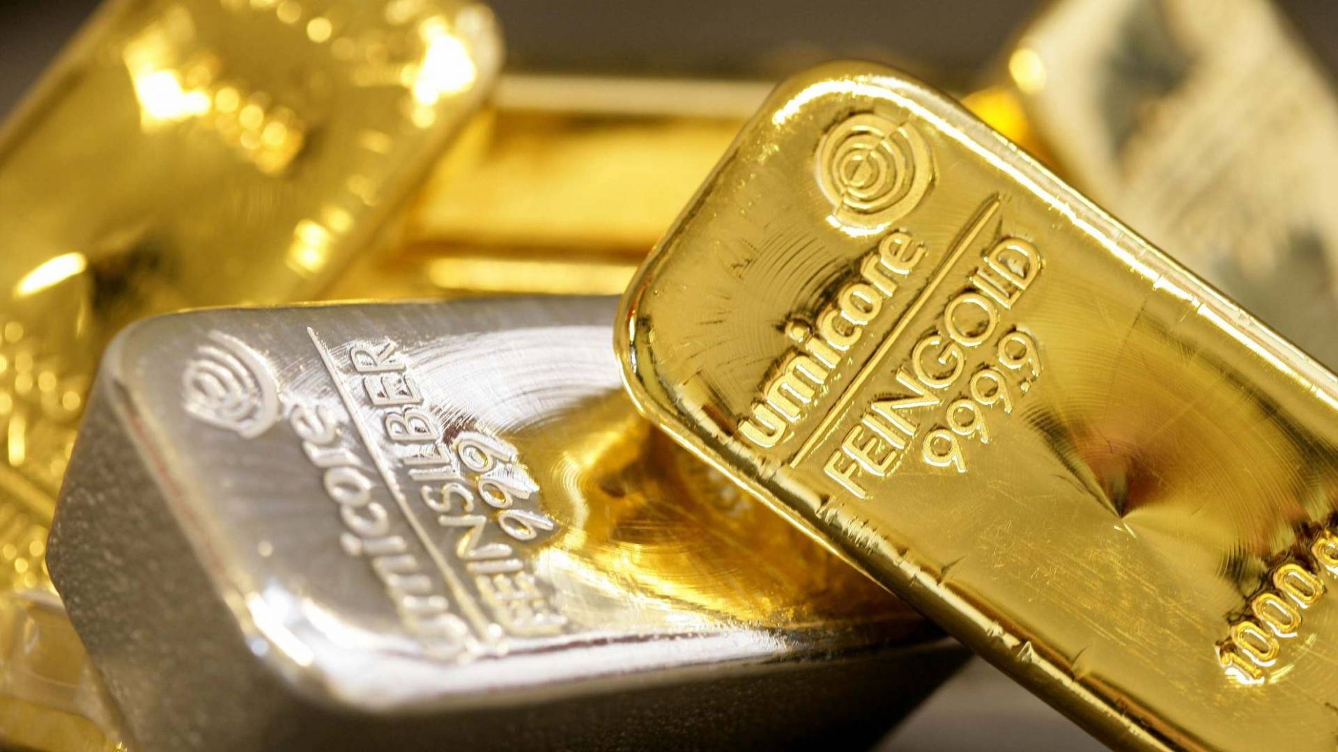 قَفْزَةٌ تَارِيخِيَّةٌ لِلْمَعَادِنِ الثَّمِينَةِ.. الذهب وَالفِضَّةُ يُحَطِّمَانِ أَرْقَامًا قِيَاسِيَّةً غَيْرَ مَسْبُوقَةٍ 