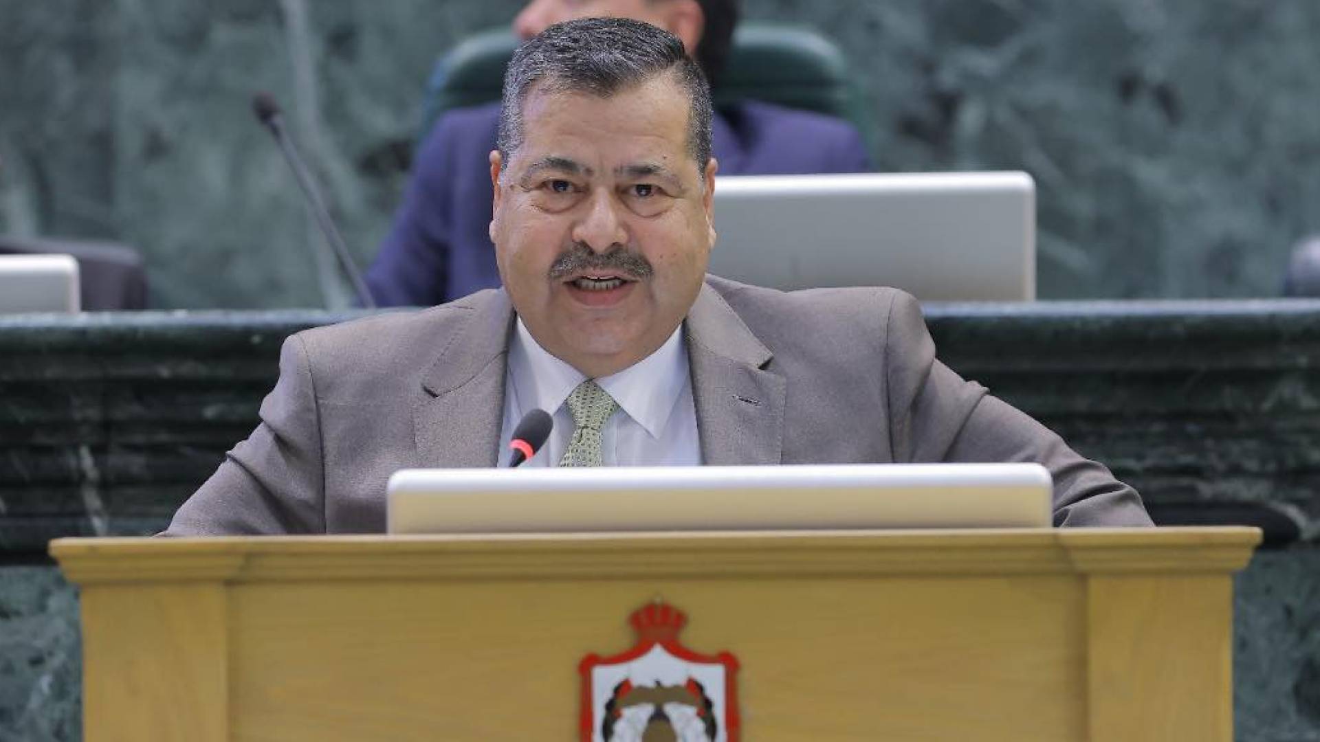 النَّائِبُ الْحُنَيْطِي يوجّه سؤالًا للحكومة حول صفقة "عمرة" وعلاقتها بأموال الضمان 