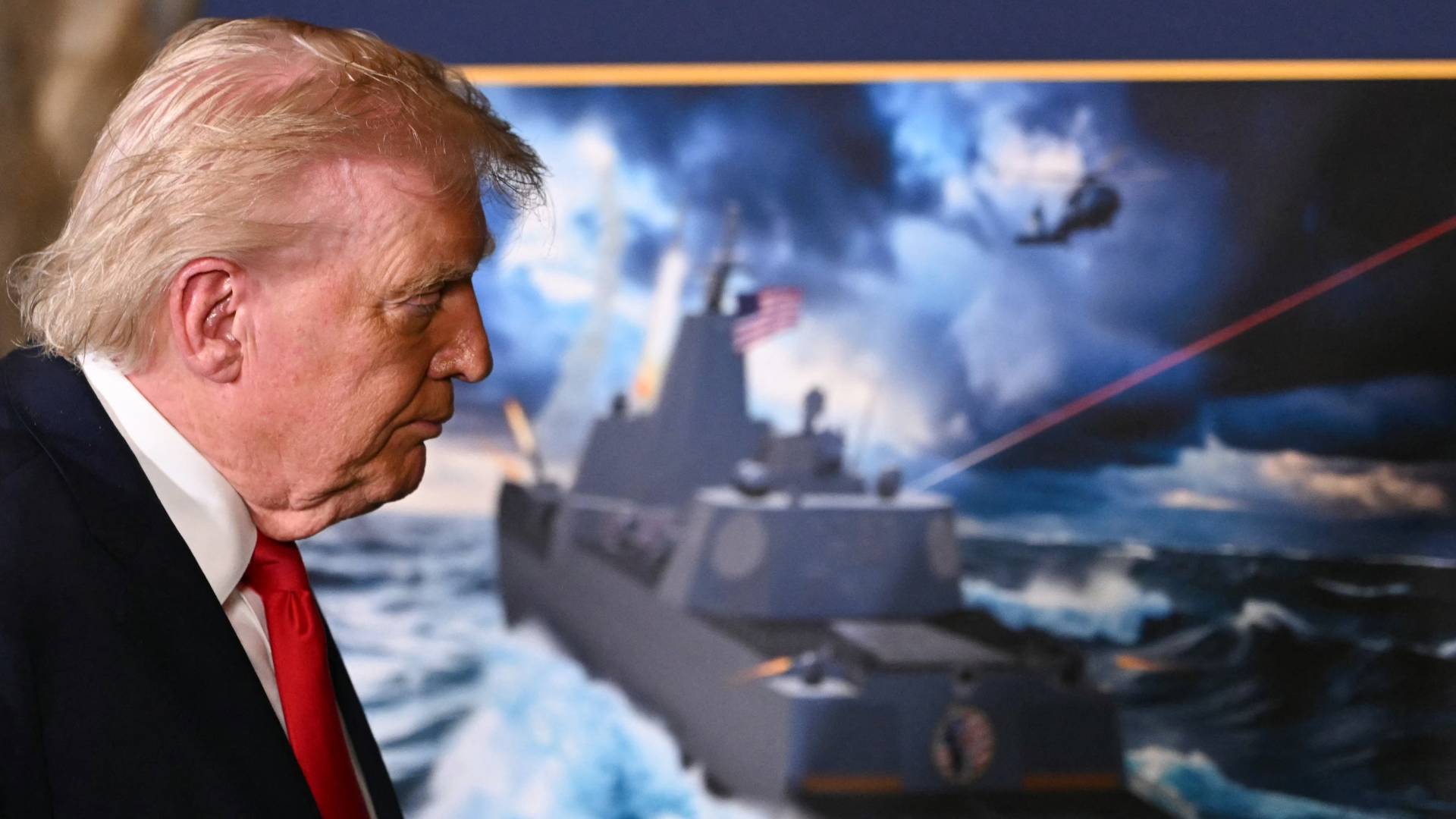 الرئيس الأمريكي دونالد ترمب يعلن بناء أضخم أسطول لسفن حربية عملاقة تحمل اسمه