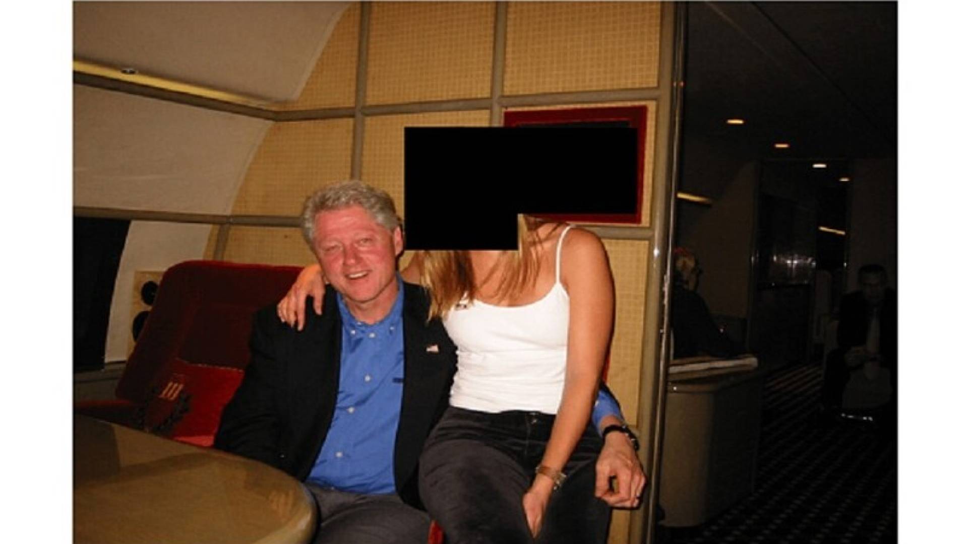 "لا أحب نشر الصور".. ترمب يدافع عن بيل كلينتون ويصف ملفات إبستين بـ "الخدعة" 