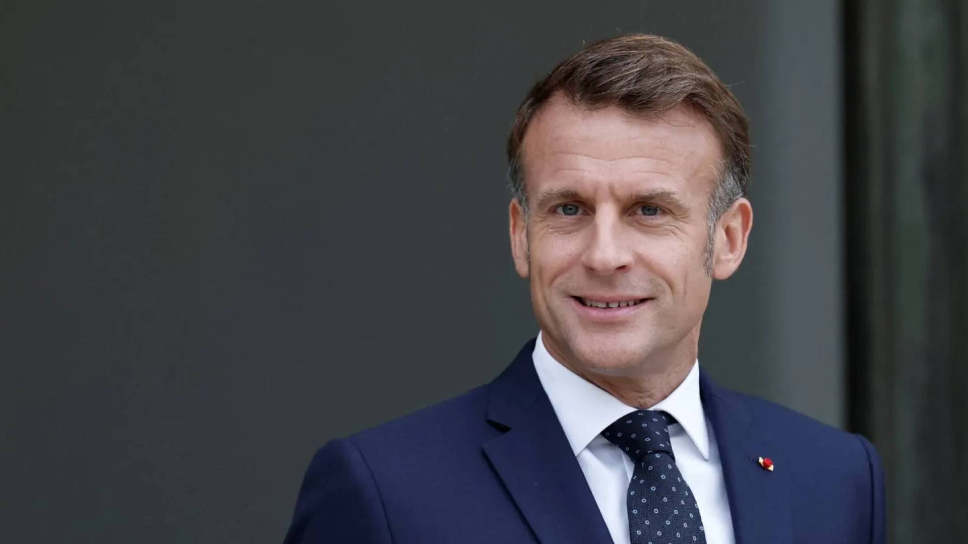 "دجاج بالفطر" و"مناورات صحراوية".. ماكرون يشارك قواته في الإمارات احتفالات "الميلاد" ويلتقي بن زايد 