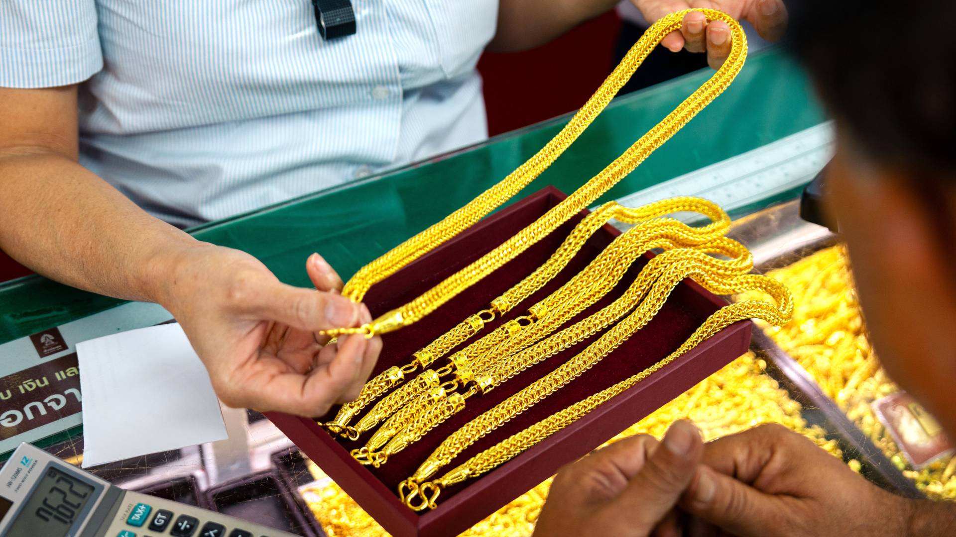 ارتفاع قياسي لأسعار الذهب في السعودية وعيار 24 يكسر حاجز 540 ريالًا 