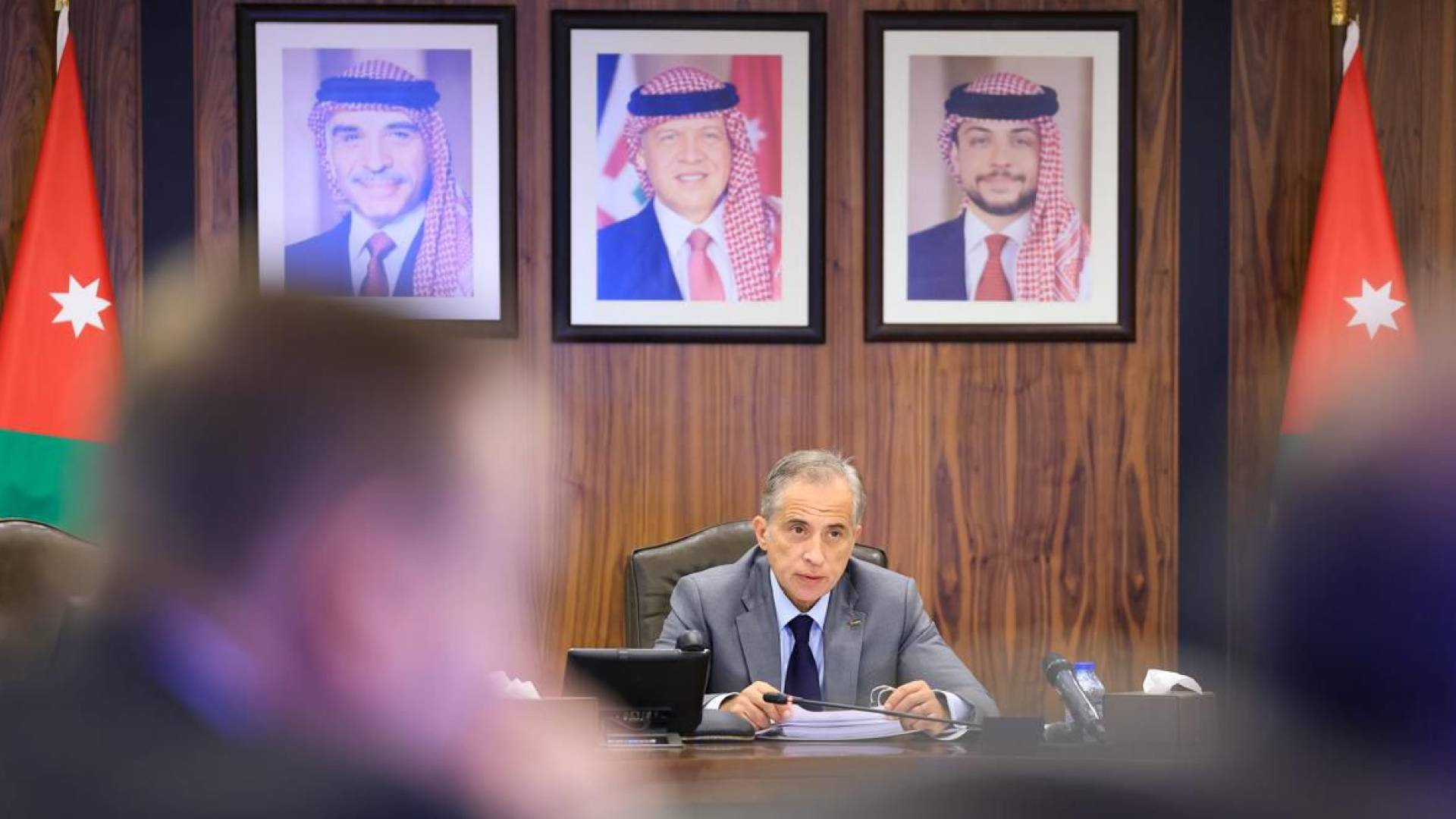 مَجْلِسُ الْوُزَرَاءِ يُوقِفُ "التَّقَاعُدَ الْإِلْزَامِيّ".. وَحُزْمَةُ قَرَارَاتٍ لِدَعْمِ الصِّحَّةِ وَالتَّعْلِيمِ وَالِاقْتِصَاد 