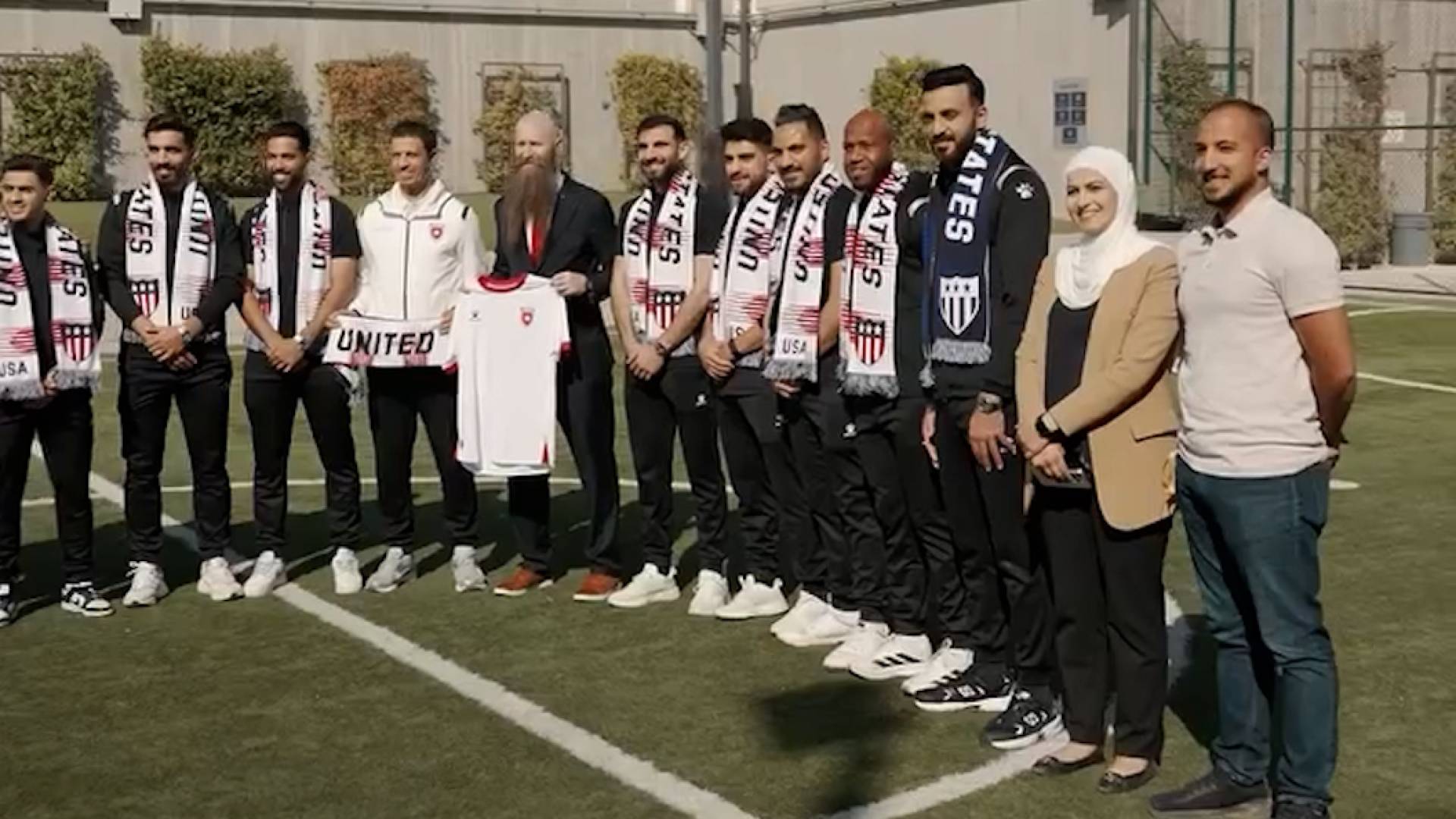 السفير الأمريكي يحتفي بـ "النشامى".. لقاء دبلوماسي يرسم طريق المونديال