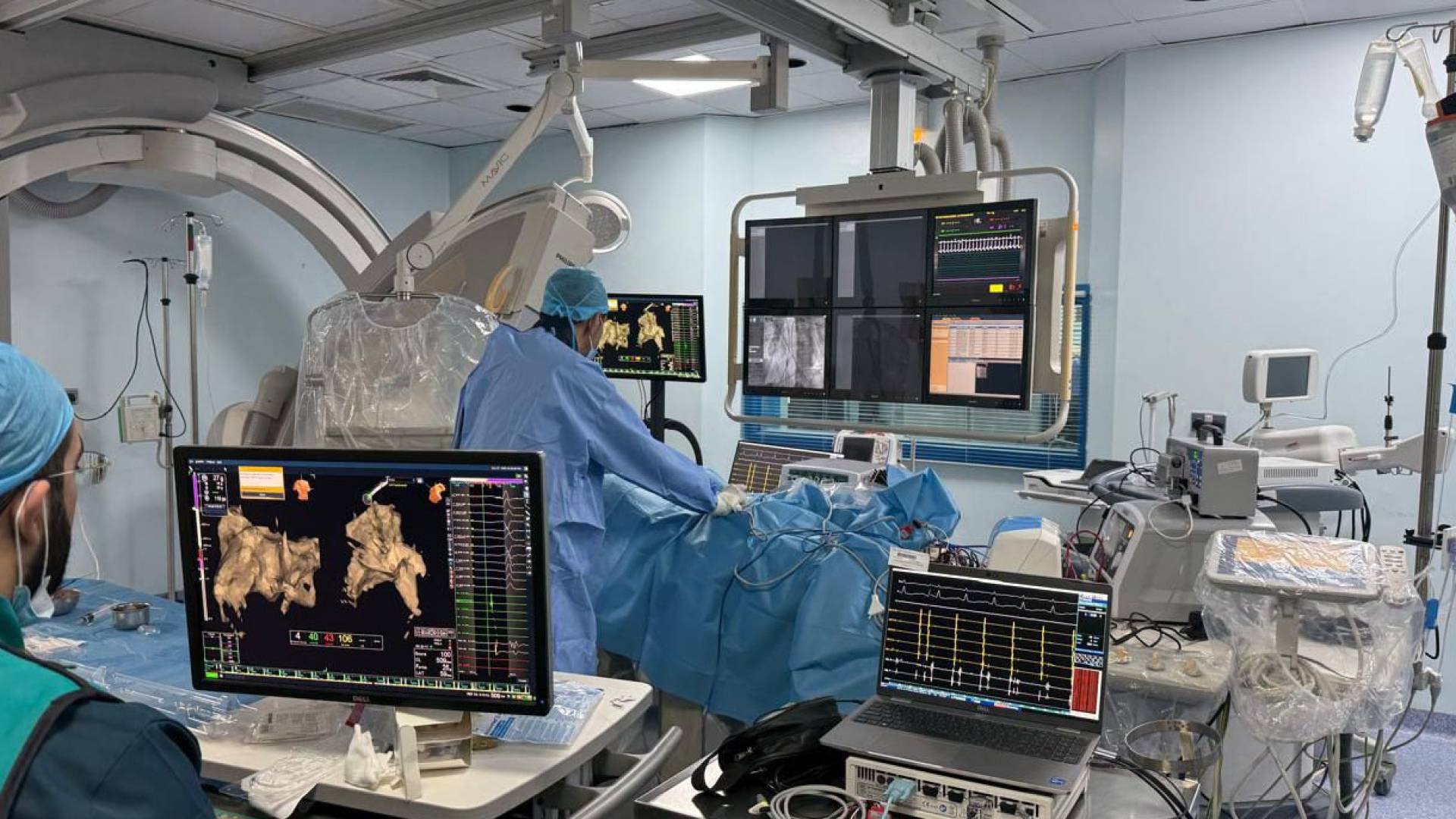 مستشفى "الْمَلِك الْمُؤَسِّس" يُجْرِي بِنَجَاحٍ أَوَّلَ سِلْسِلَةِ عَمَلِيَّاتٍ لِـ "كَيِّ الْقَلْب 