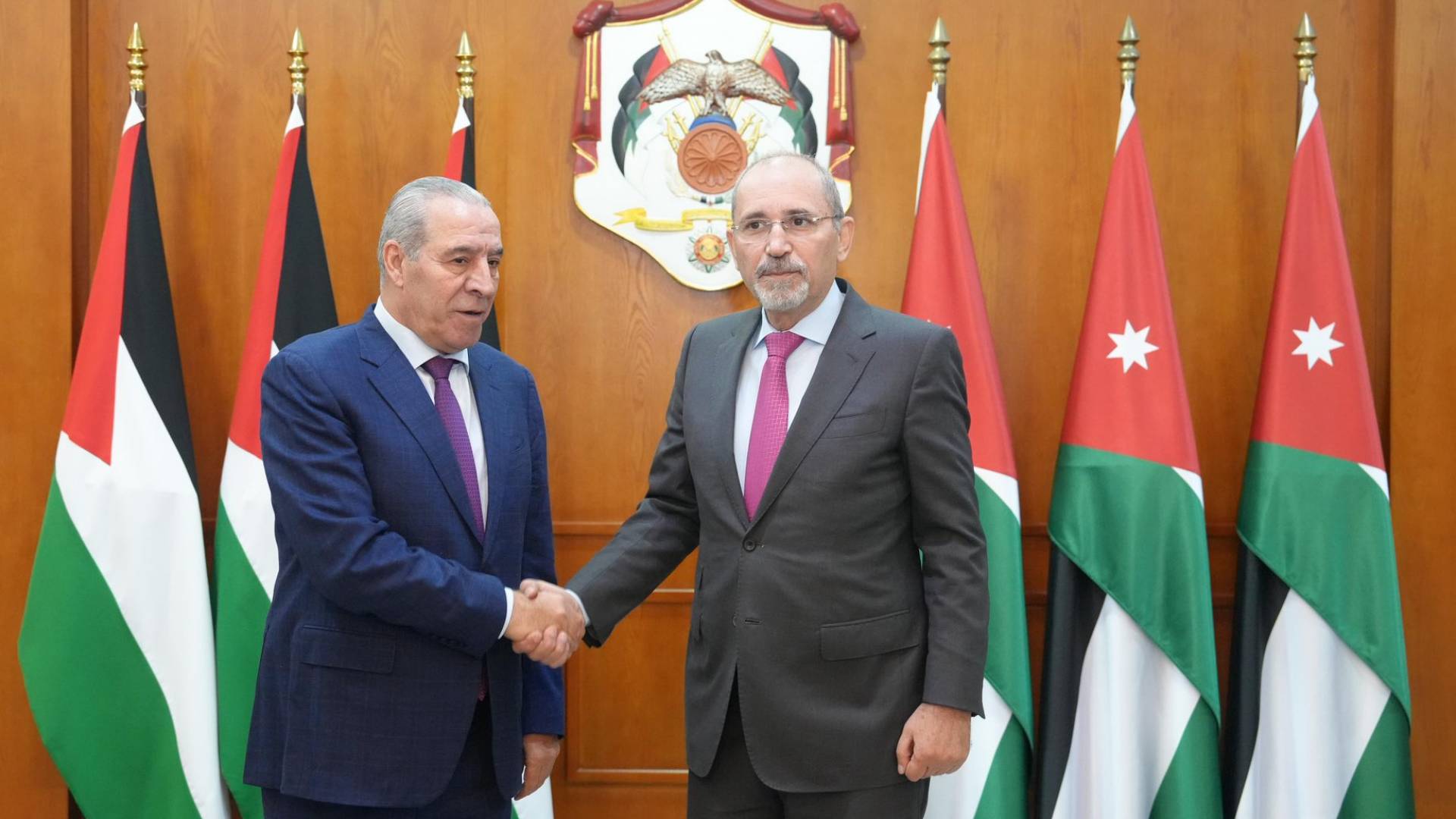 الصفدي والشيخ يؤكدان: لا بديل عن حل الدولتين وتولي السلطة لزمام الامور في قطاع غزة -فيديو