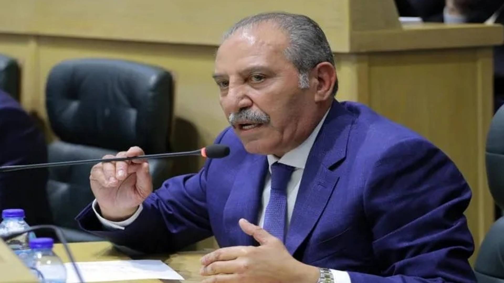 الصُّقُور: مُخَالَفَاتٌ فِي 29 حِزْبًا.. وَالْمُحَاسَبَةُ تَغِيبُ عَنْ "حِيتَانِ الْفَسَاد" 