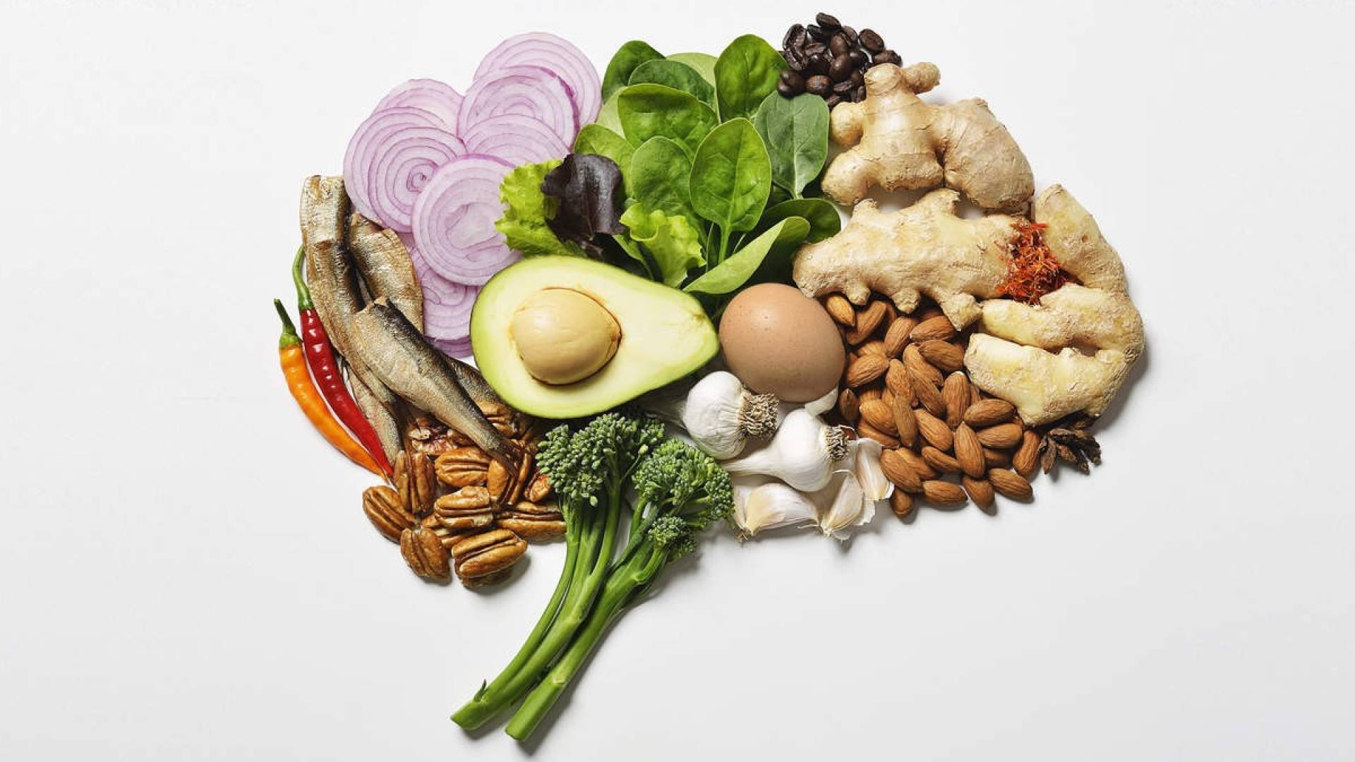 أطعمة يومية قد تقلل خطر ألزهايمر وتعزز صحة الدماغ 