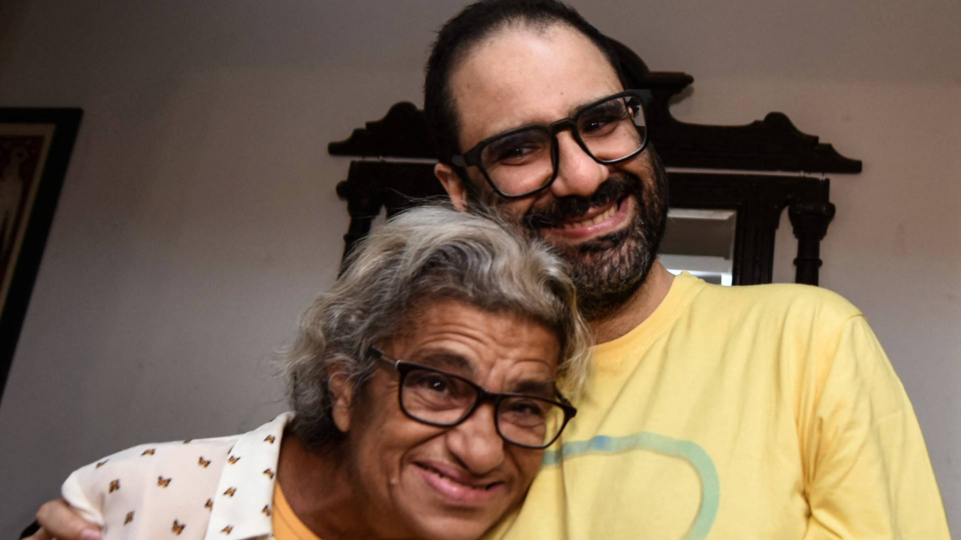 بعد العفو الرئاسي.. الناشط المصري علاء عبد الفتاح يصل إلى لندن وستارمر يشكر السيسي