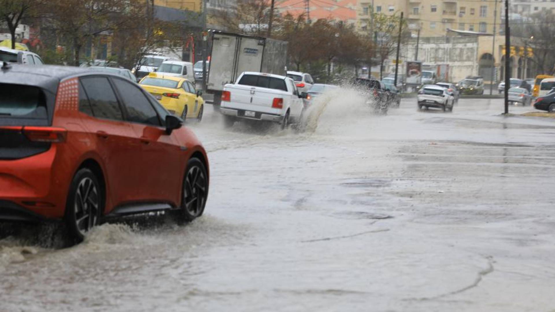 طقس العرب: جبهة هوائية باردة تبدأ عبور فلسطين وتقترب من الأردن مصحوبة بمنخفض من الدرجة الثالثة #عاجل 