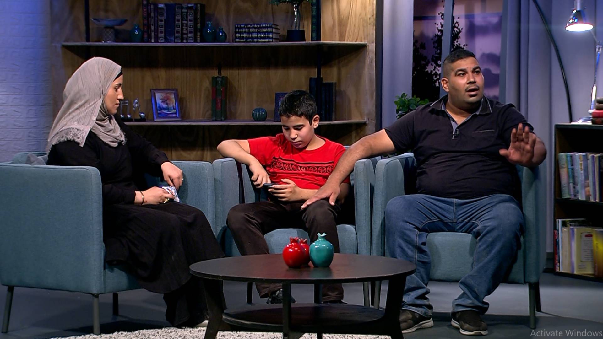 برنامج "بين قوسين" يسلط الضوء على  معاناة و ضحايا التنمر وذوي الإعاقة