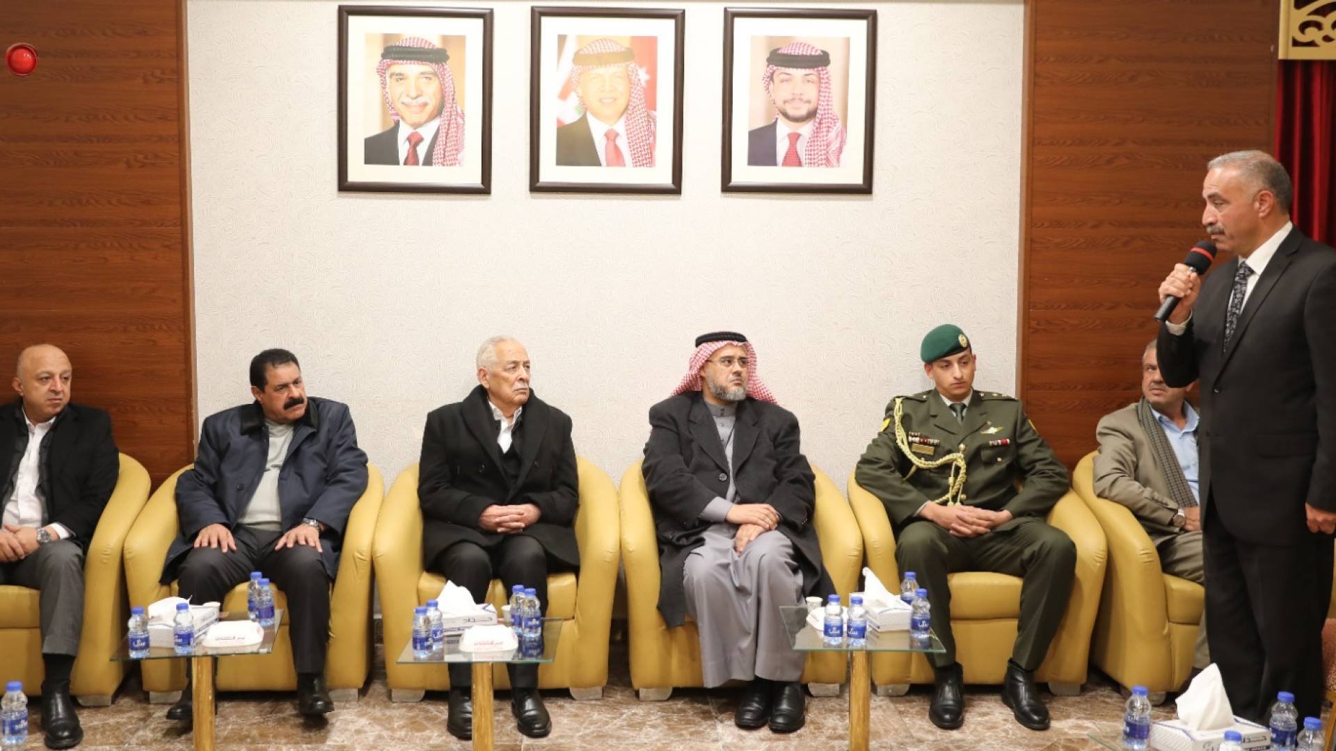 مندوبا عن الملك وولي العهد… العيسوي يعزي عشائر حداد والعبادي والعلبي