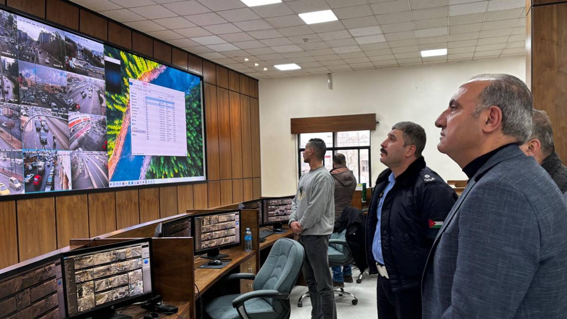 الشواربة يتفقد عددا من مناطق أمانة عمان وغرفة الطوارئ الرئيسية خلال المنخفض الجوي