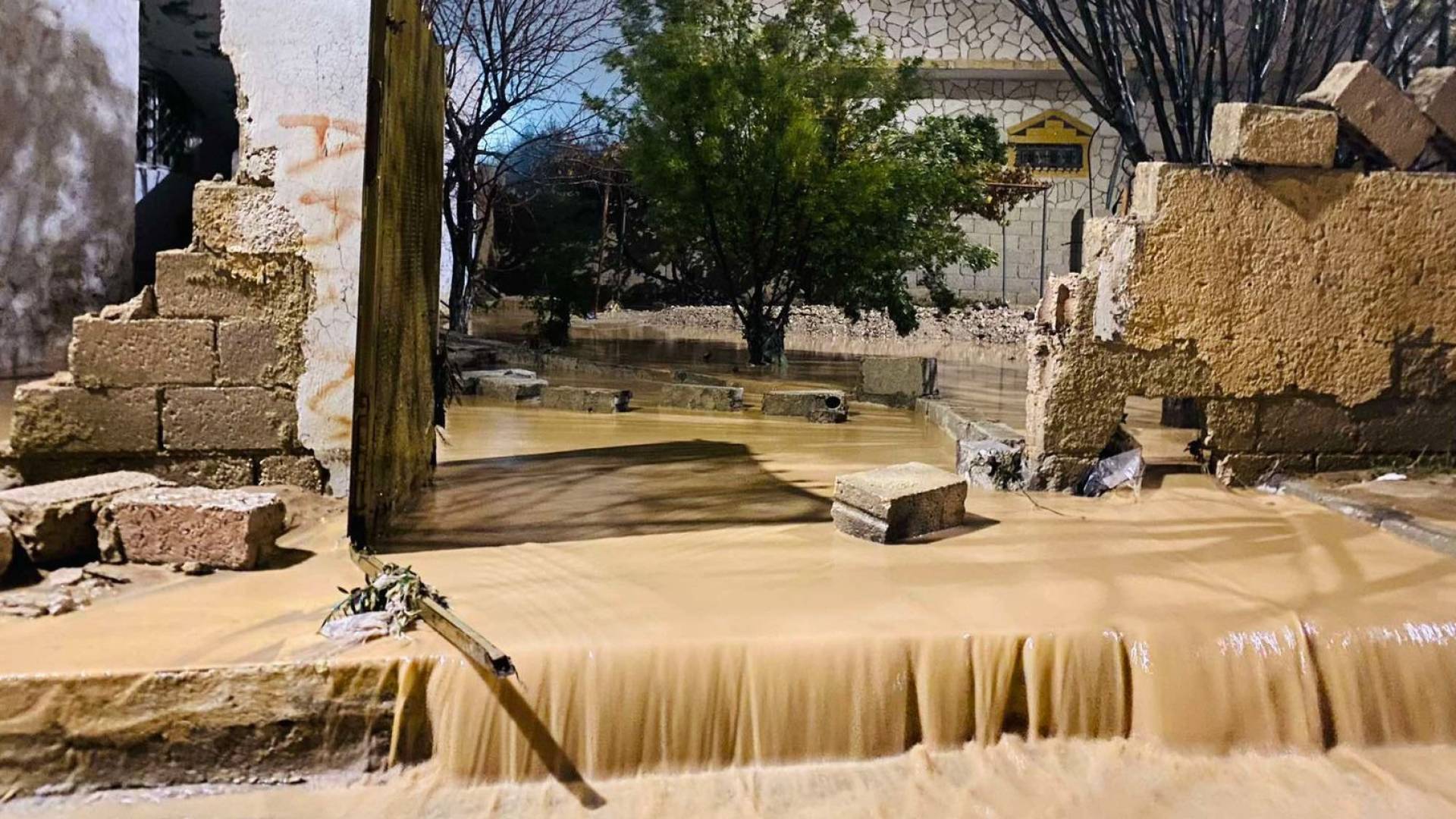 الأرصاد: اشتداد غزارة الأمطار شمال المملكة وتحذيرات من سيول في الأودية #عاجل 